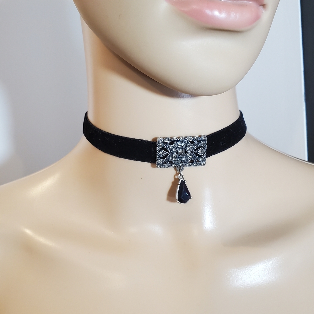 Gothic Rhinestone Choker - Picture 4 of 4
